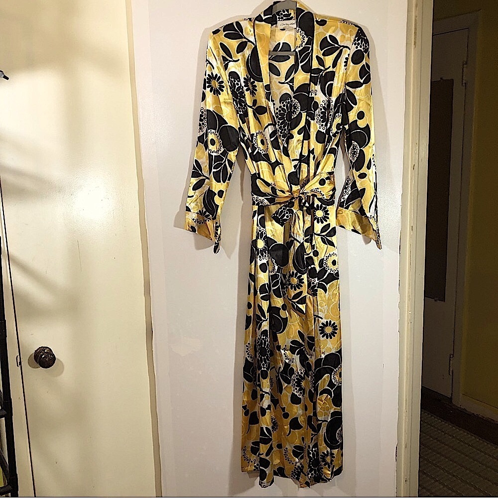 Vintage Carlton Hall Stunning Bold Yellow Black Floral Robe | Loungewear!